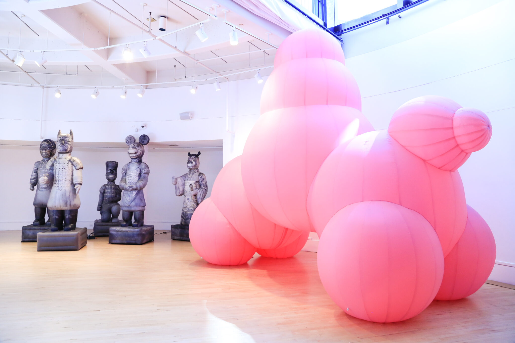 BLOW UP II INFLATABLE CONTEMPORARY ART Krasl Art Center